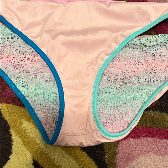 Victoria's Secret Bikini Set - Picture 7 of 8